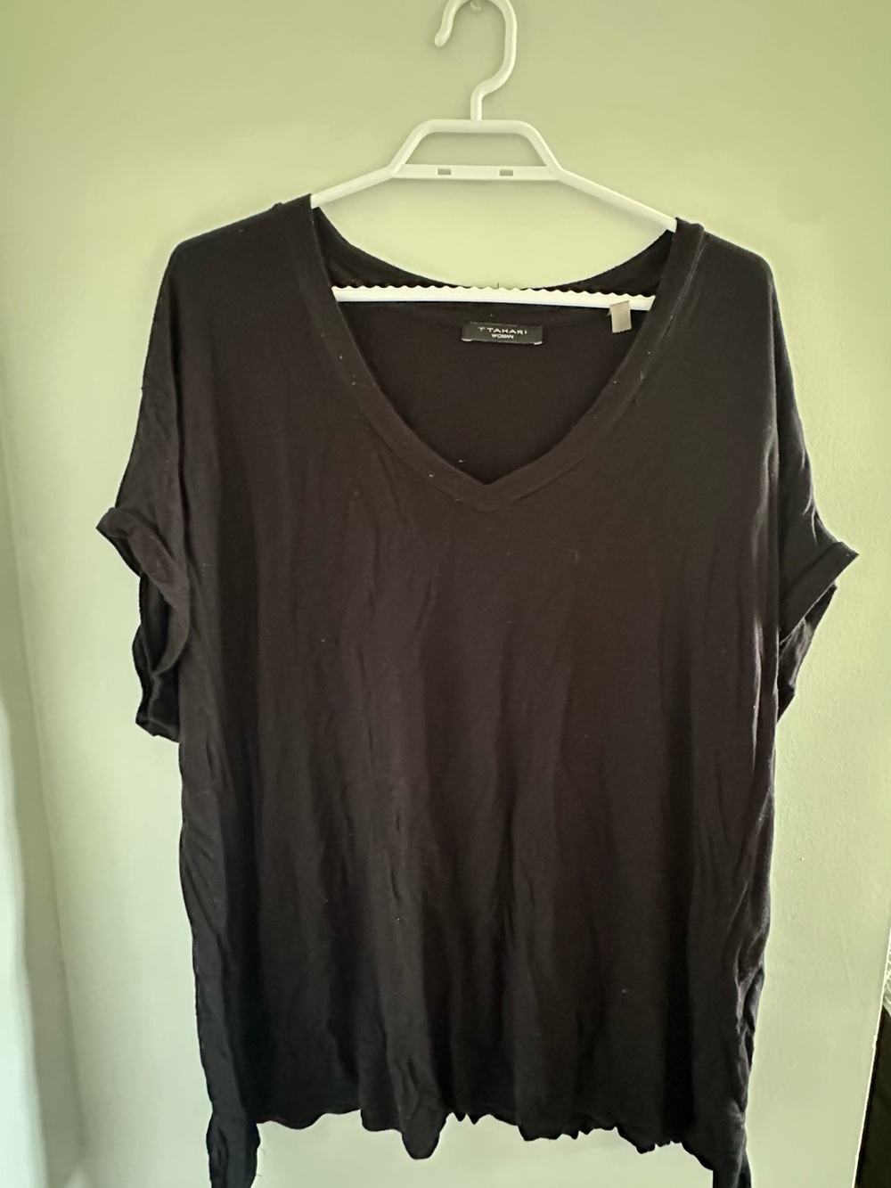 T Tahari Black V-Neck Short Sleeve Tee
